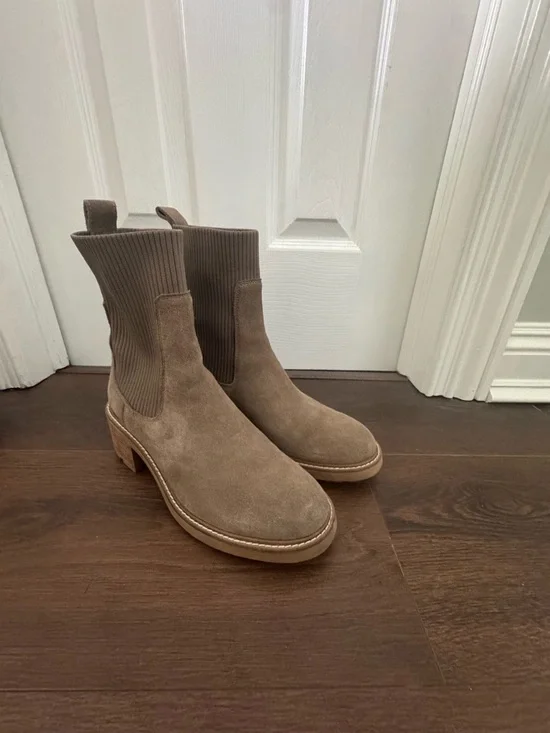 Steve Madden Kiley Pull On Chelsea Boot with Ribbed Shaft - Picture 5 of 5